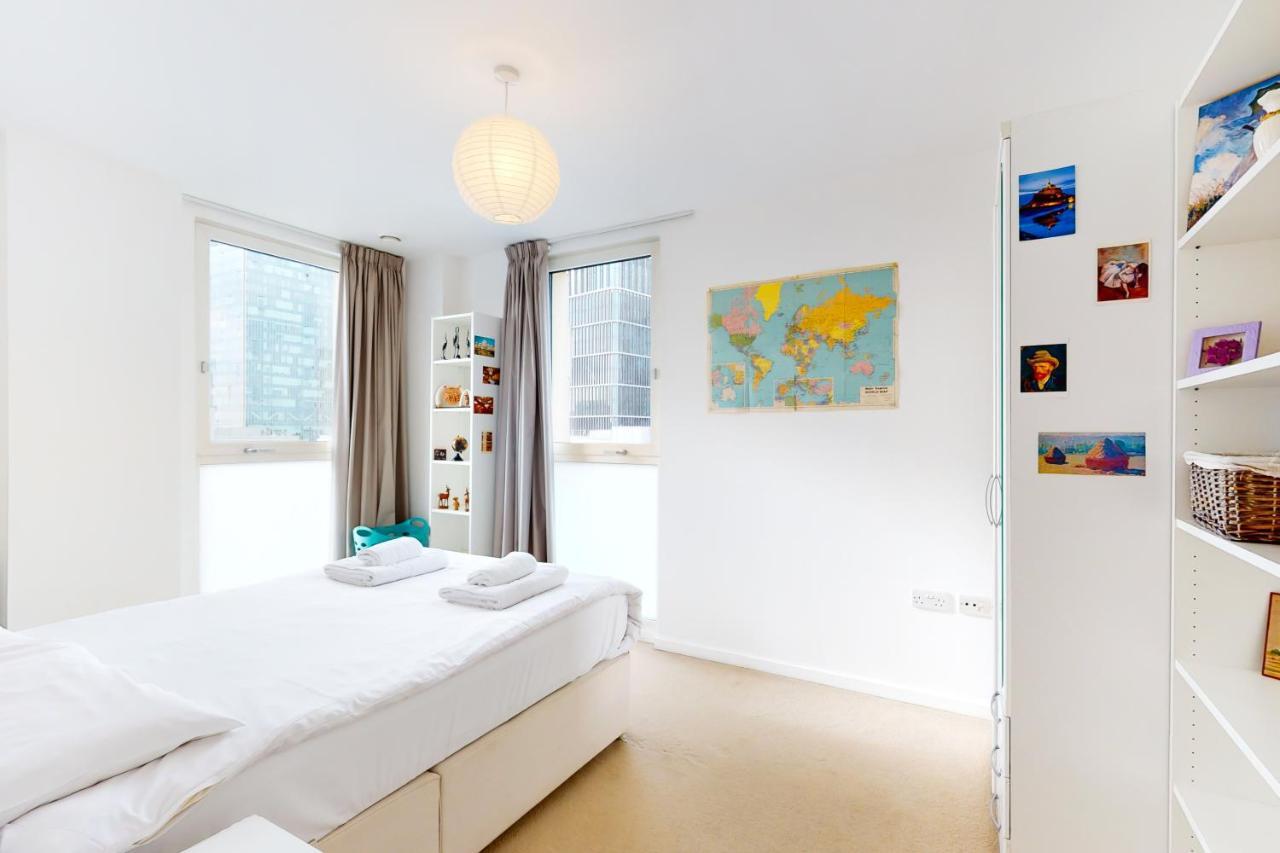 Lovely 2 Bedroom Flat With Balcony In Stratford London Eksteriør billede