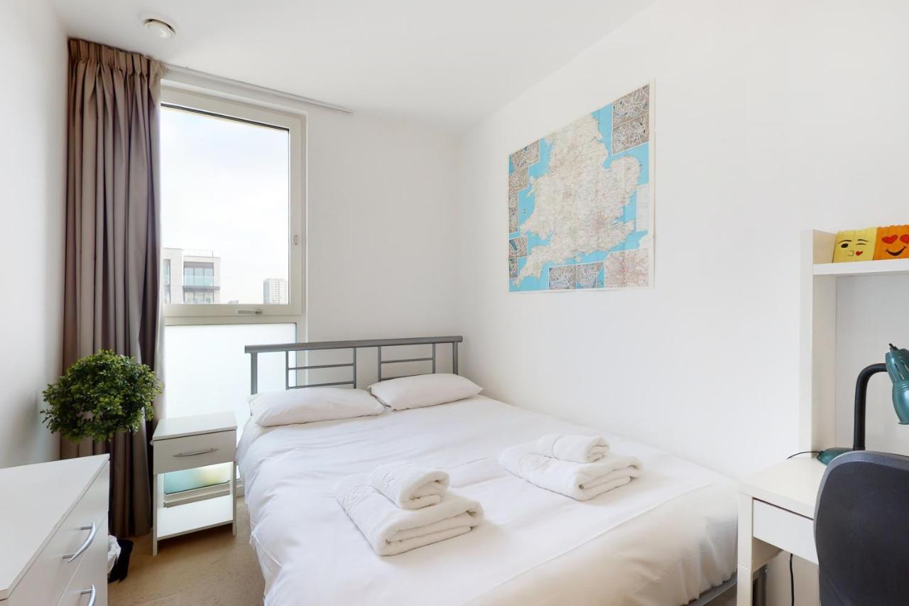 Lovely 2 Bedroom Flat With Balcony In Stratford London Eksteriør billede