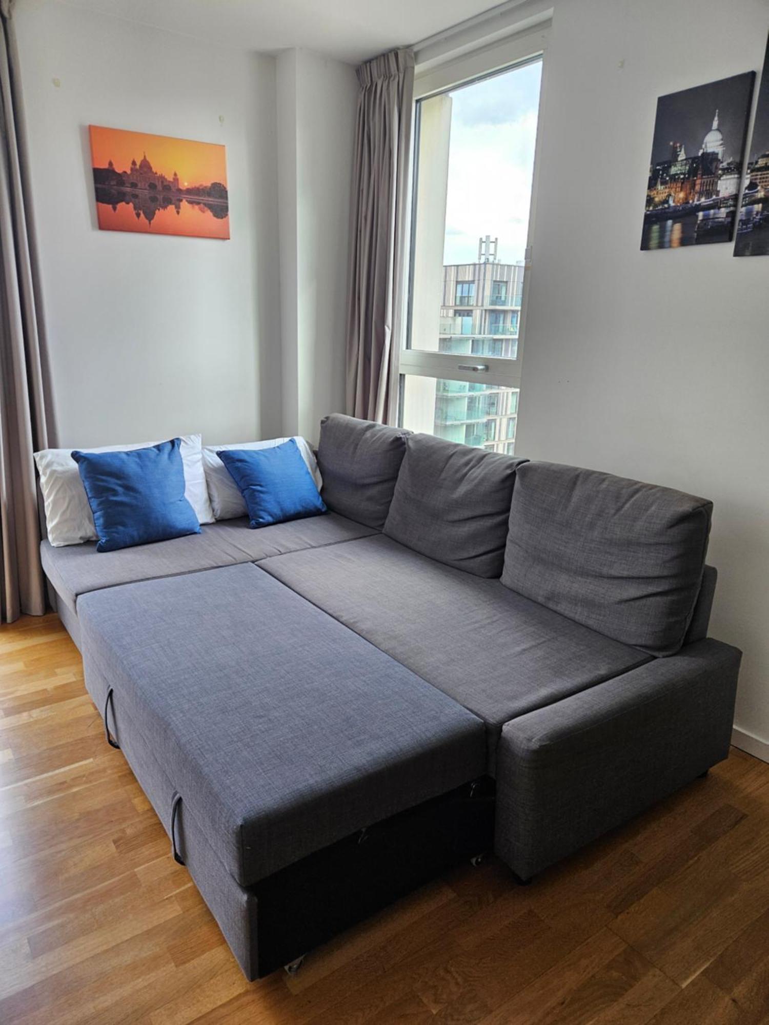 Lovely 2 Bedroom Flat With Balcony In Stratford London Eksteriør billede